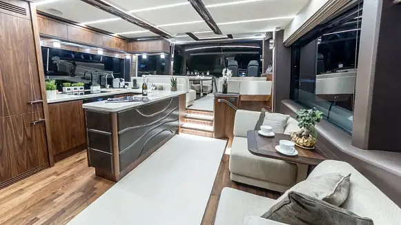 Яхта GALEON 680 FLY