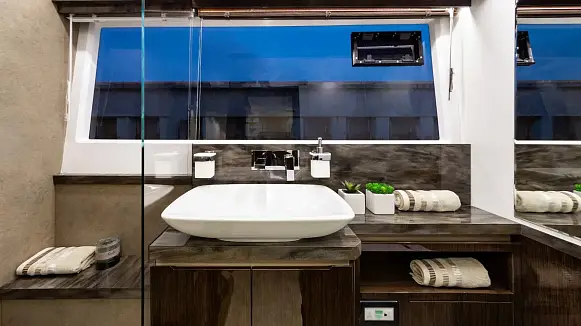 Яхта GALEON 640 FLY