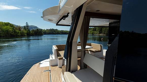 Яхта GALEON 460 FLY