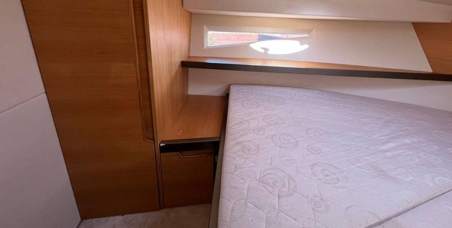 Яхта Galeon 325 HTS