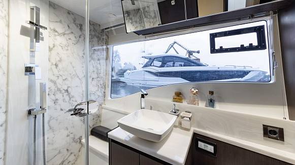 Яхта GALEON 510 SKY