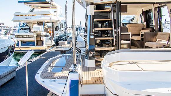 Яхта GALEON 480 FLY
