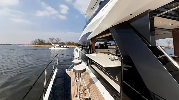 Яхта GALEON 640 FLY