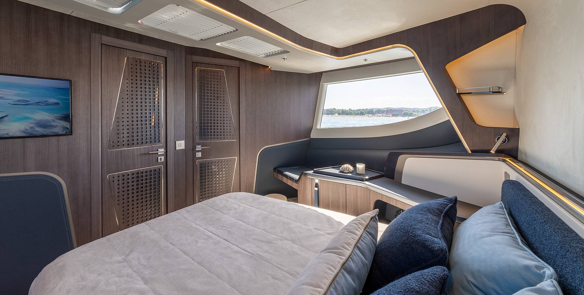 Яхта GALEON 570 SKY