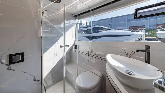 Яхта GALEON 560 FLY