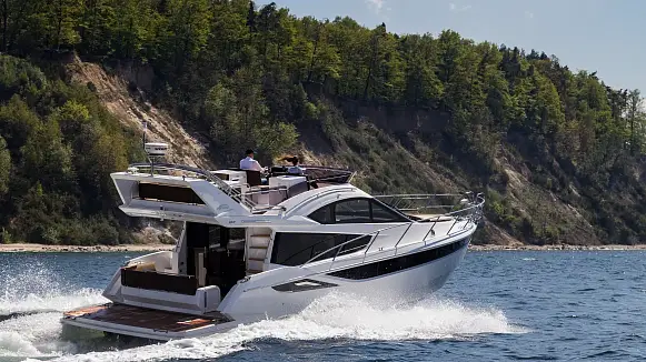 Яхта GALEON 420 FLY
