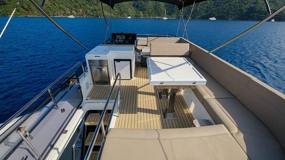 Яхта GALEON 500 FLY