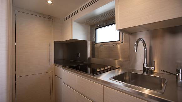 Яхта Nomad 70 SUV