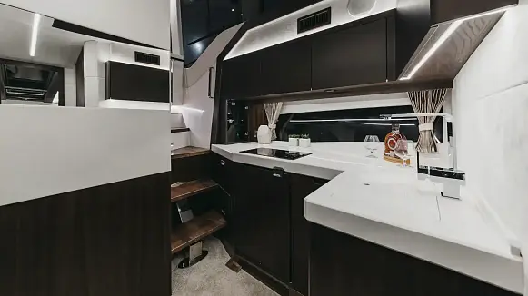 Яхта GALEON 425 HTS