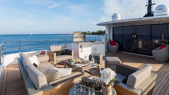 Яхта Nomad 95 SUV