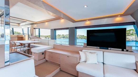 Яхта GRAND TRAWLER 62