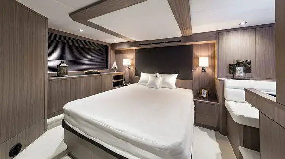 Яхта GALEON 550 FLY