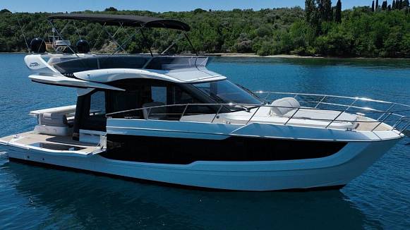 Яхта GALEON 440 FLY
