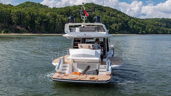 Яхта GALEON 500 FLY