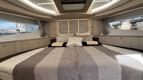 Яхта GALEON 400 FLY