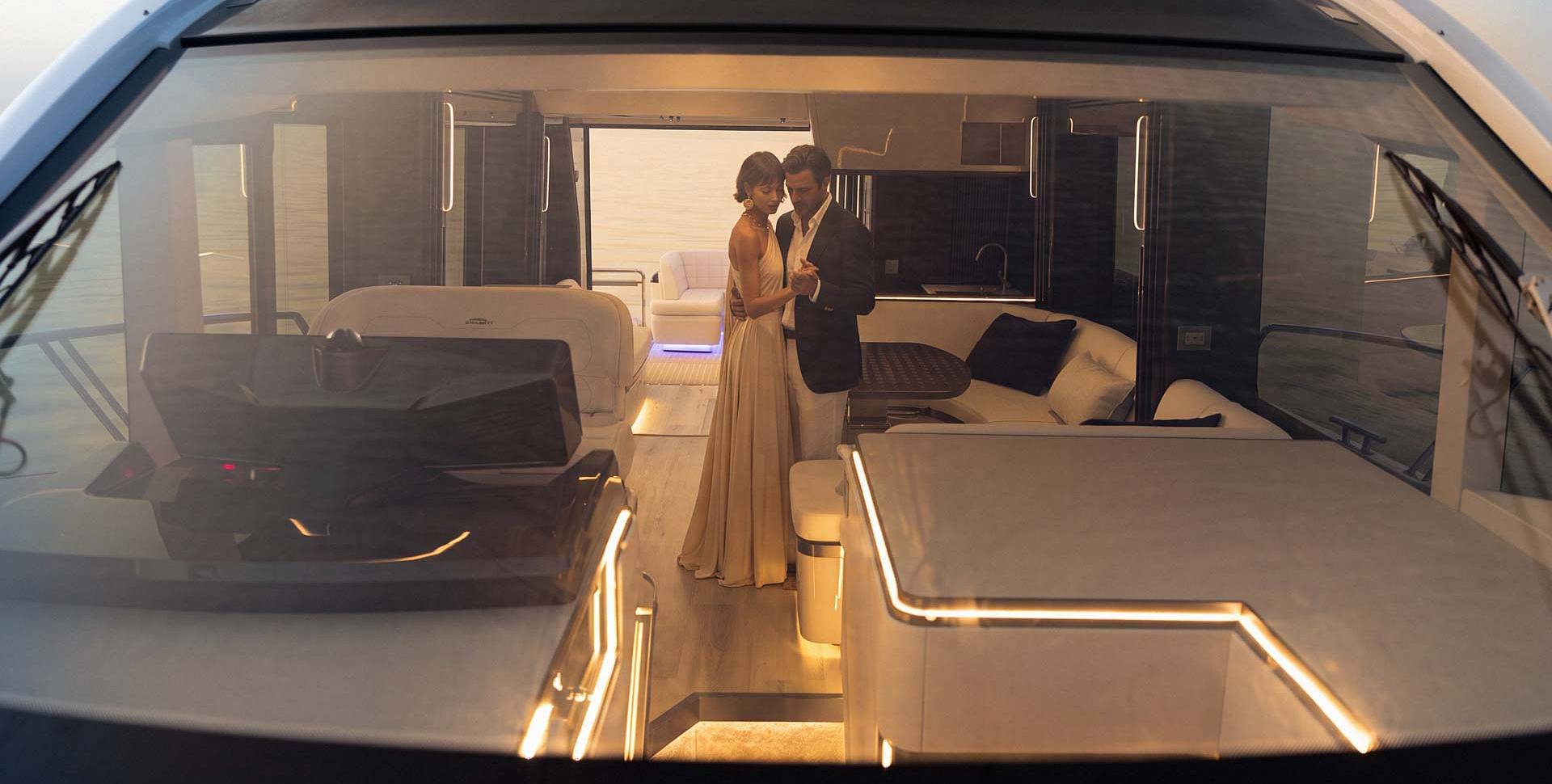 Яхта GALEON 570 SKY