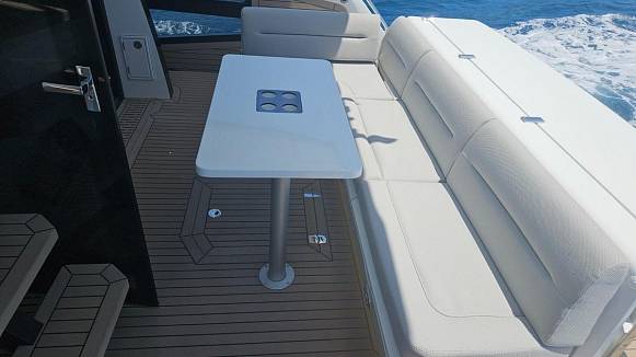 Яхта GALEON 440 FLY