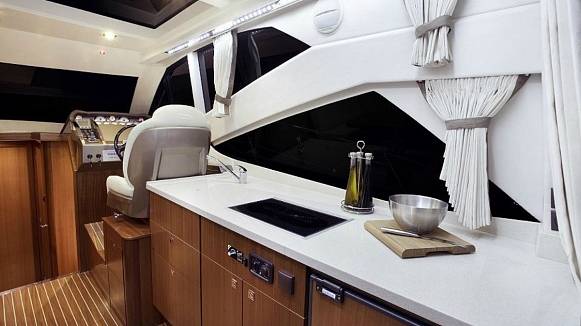 Яхта GALEON 350 HTC