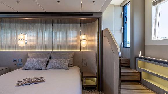 Яхта GALEON 620 FLY