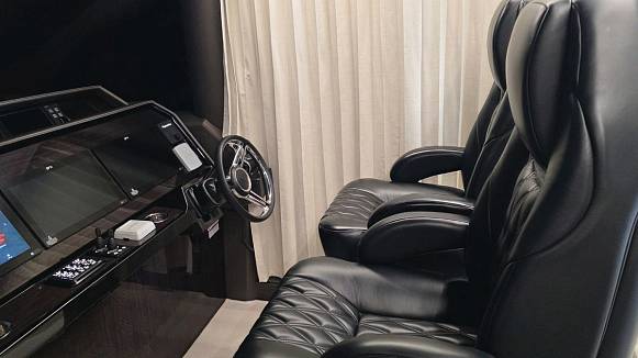 Яхта GALEON 700 SKY