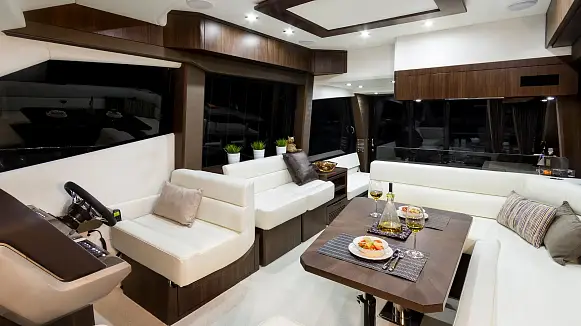 Яхта GALEON 500 FLY