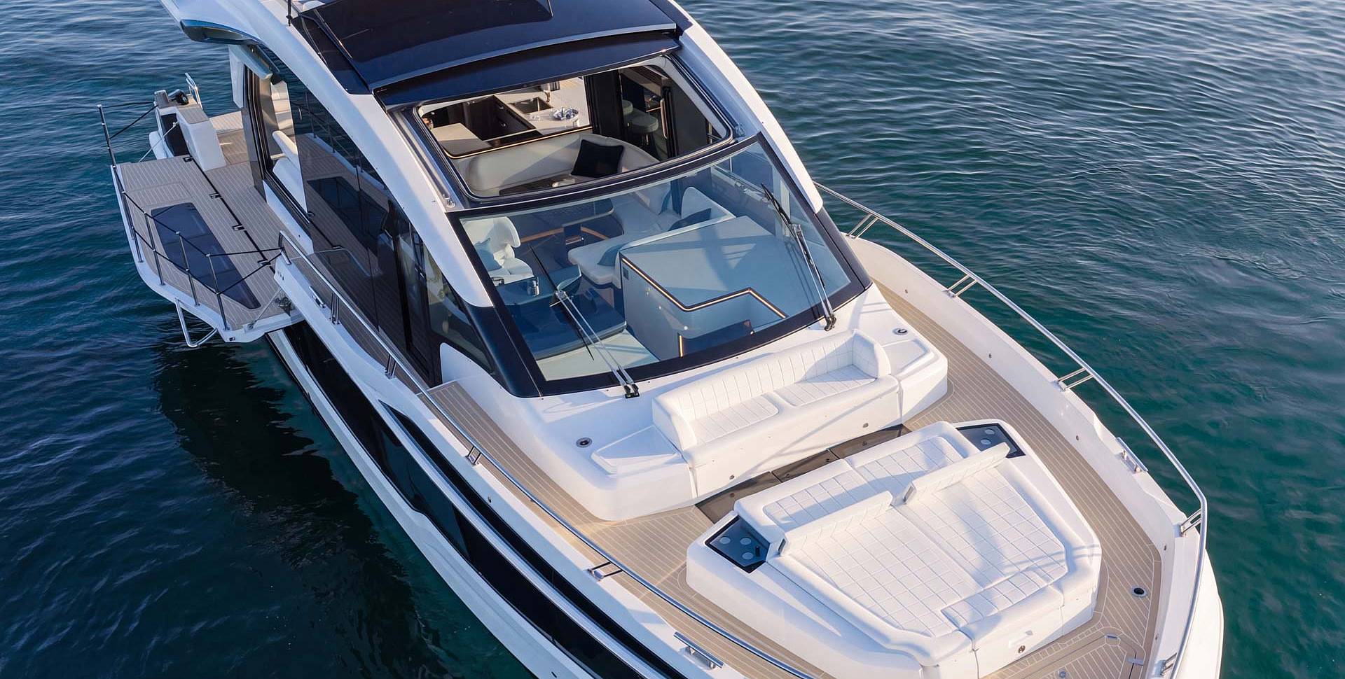 Яхта GALEON 570 SKY