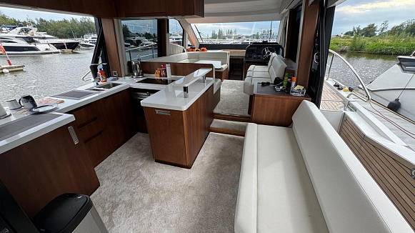 Яхта GALEON 500 FLY