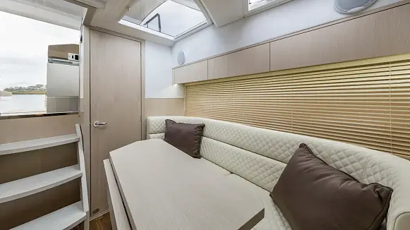 Яхта GALEON 335 HTS