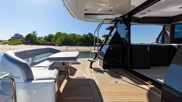 Яхта GALEON 510 SKY
