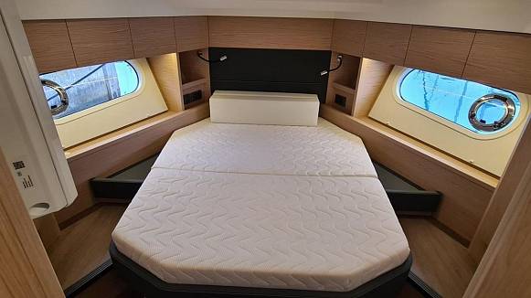 Яхта Swift Trawler 48 Fly