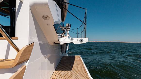 Яхта GALEON 620 FLY