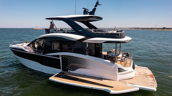 Яхта GALEON 620 FLY