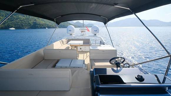 Яхта GALEON 500 FLY