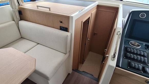 Яхта Swift Trawler 48 Fly