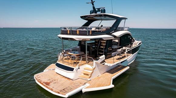 Яхта GALEON 620 FLY