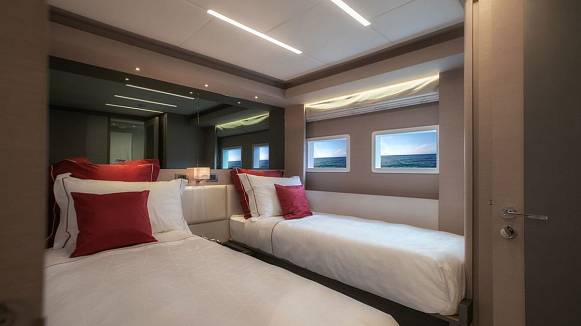 Яхта NOMAD 75 SUV