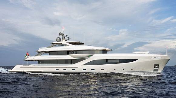 Яхта Majesty 160