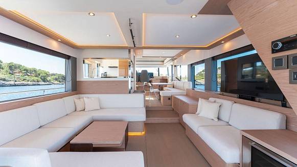 Яхта GRAND TRAWLER 62