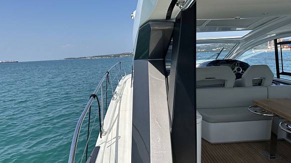 Яхта GRAN TURISMO 45