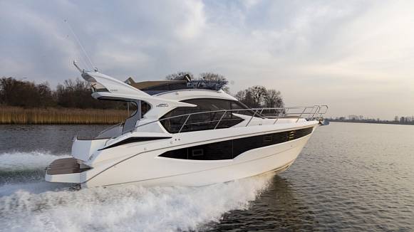 Galeon 360 Fly yacht