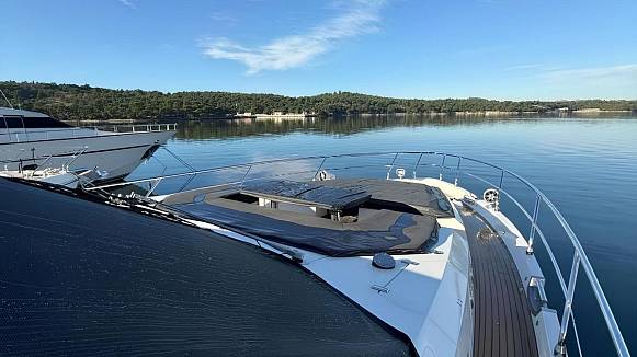 Яхта Galeon 700 Sky