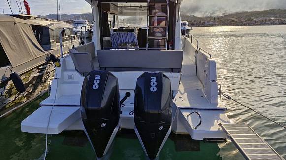 Яхта ANTARES 11 FLY