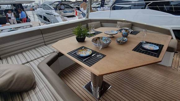 Яхта GALEON 640 FLY