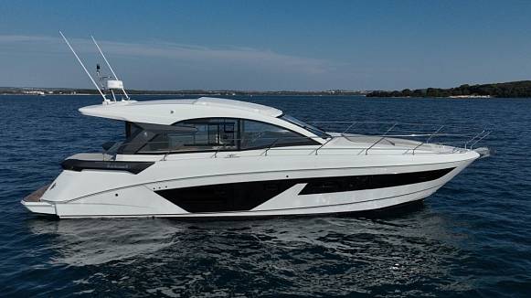 Яхта GRAN TURISMO 45
