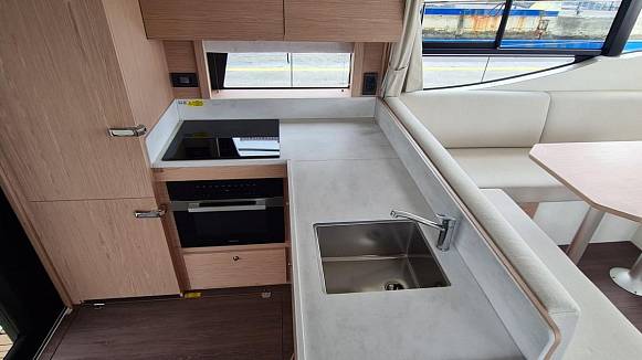 Яхта Swift Trawler 48 Fly