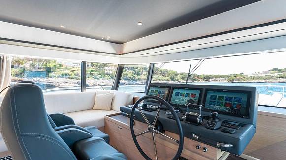 Яхта GRAND TRAWLER 62