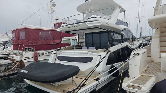 Яхта GALEON 560 FLY
