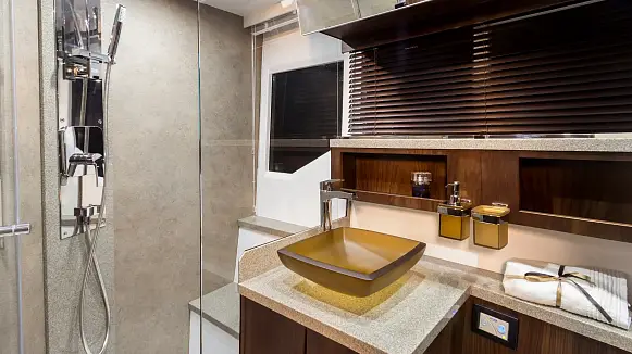 Яхта GALEON 500 FLY