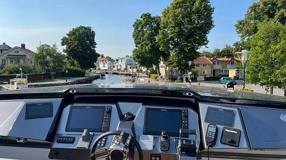 Яхта Galeon 650 Sky