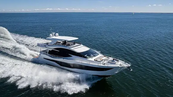 Яхта GALEON 800 FLY
